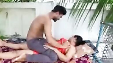 Plumber ne Bhabhi ki choot ki band bajai di. Indian porn