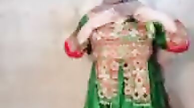 Pakistani Pathan aunty cucumber ko lund ki tarah enjoy kiya