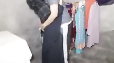 Shop keeper ne dress de kar choot li. Pakistani aunty porn video