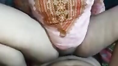 Garm Chachi ne lund par chad k chudai. Pakistani sex video