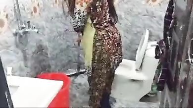Hot Chacha big boobs kam wali ko bathroom me choda xxx vide