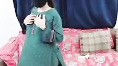 Pakistani girl ka live sex tight choot big boobs