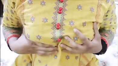 Shopping karne gai chuda k aa gai. xxx video