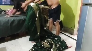 Indian couple kam wali ko chod k sakoon Mila.Indian xxx