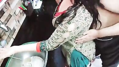 Big boobs Pakistani aunty ki kitchen me gaand chudai video