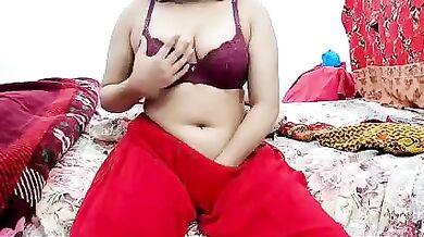 Pakistani larki nangi choot dika rahi hae free live sex
