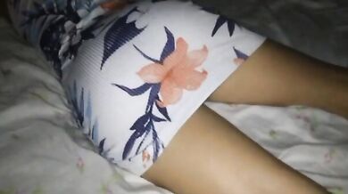 Stepsister ki gulabi shaved choot chodi.xxx
