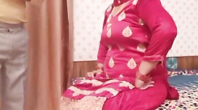 Desi Aunty ko us k ghar choda. Indian porn