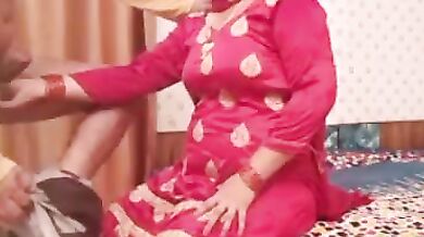 Desi Aunty ko us k ghar choda. Indian porn