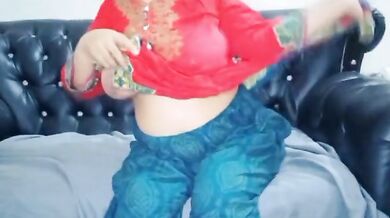 Lucky Servant ne Rich Aunty chodi. Sex video
