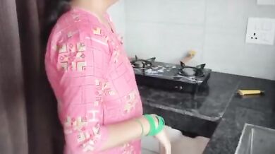 Big boobs Stepmother ki kitchen me sex video