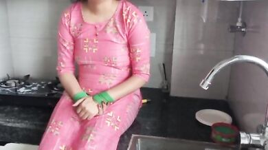 Big boobs Stepmother ki kitchen me sex video