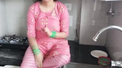 Big boobs Stepmother ki kitchen me sex video