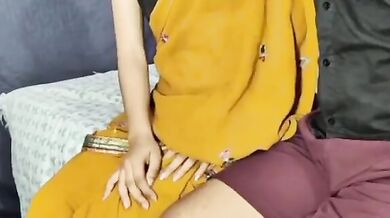 Ghar Aai Chacha ki beti ko choda Indian porn video