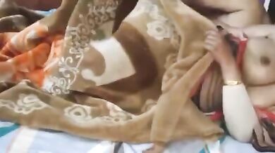 Soi hui big boobs Stepmother ko choda sex video enjoy kare