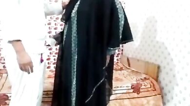 Baji ki friend Nazi Aunty ko choda sex video
