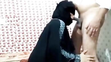 Baji ki friend Nazi Aunty ko choda sex video