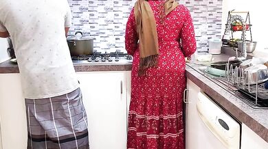 Stepsister ke sath kitchen me hone wale romnance ki sex video