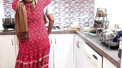 Stepsister ke sath kitchen me hone wale romnance ki sex video