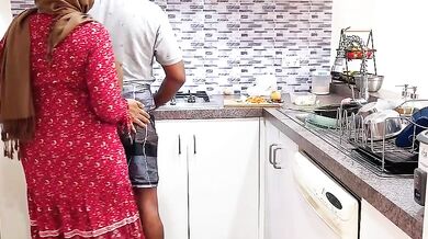 Stepsister ke sath kitchen me hone wale romnance ki sex video
