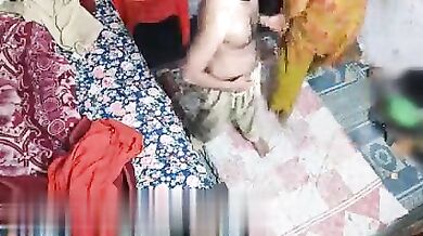 Big boobs Pakistani aunty ko uncle ne ghodi bana k choda
