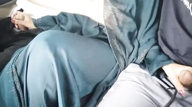 Pakistani Hijab girl ki group sex video Car me sex enjoy kiya