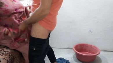 kamwali ko dekh kar hot hua desi chudai lagane ka Nude MMS