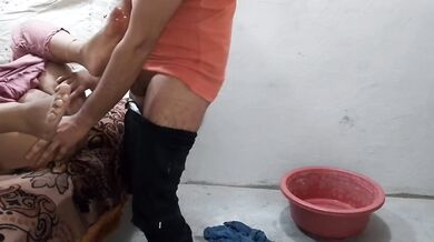 kamwali ko dekh kar hot hua desi chudai lagane ka Nude MMS