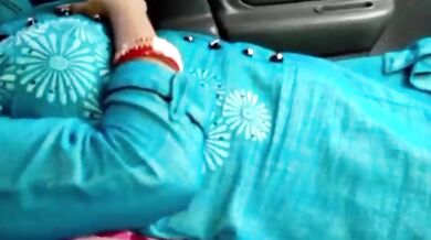 Hot Aunty ki apne servant se Car me maze lene ki sex video