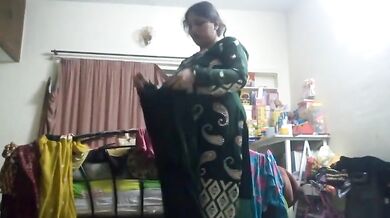 BBW sexy Aunty ki dress change karte hue hot porn video
