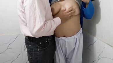 Hot Teacher aur student ki bathrrom me chudai ki porn video