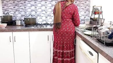 Pakistani couple ka early morning kitchen me sex ka porn clip