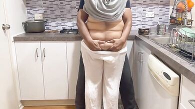 Husband ghar nahi tha us ke friend se sex karne ka Nude MMS