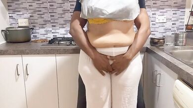 Husband ghar nahi tha us ke friend se sex karne ka Nude MMS