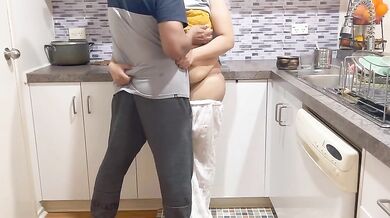 Husband ghar nahi tha us ke friend se sex karne ka Nude MMS