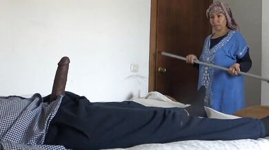 XXX HD Video dekhe Muslim nokrani ki malik ke lund ko blowjob