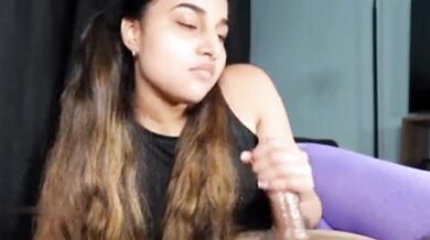 Nude xxx MMS me dekhe Shazia ki big dick ko perfect handjob