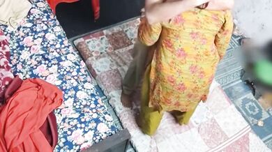 Pakistani Aunty ghar par akeli lover se chudai ki xxx video
