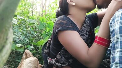Sexy young Indian girl ki Jungle me chudai ki xxx video