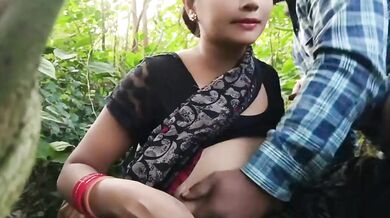 Sexy young Indian girl ki Jungle me chudai ki xxx video