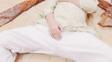 Desi Kashmiri hot girl ki fingering karte hue porn video