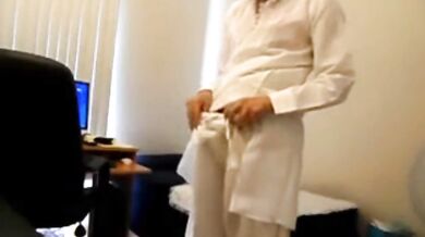 Big dick Muslim boy ki office me muth marne ki porn video