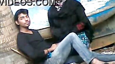 Baagh mein burke ke andar ladke ka lauda daba baithi khala