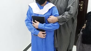 Ustaad ne talim lene ke liye aayi taliba ko uske vardi me choda