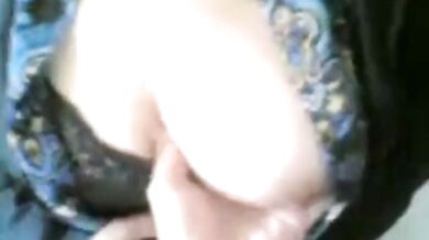 Burke wali ne dikhaye gore boobs, janghiya utarkar dikhai mulayam choot