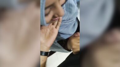 Hijaab pahani taaliba ne chusa teacher ka lund
