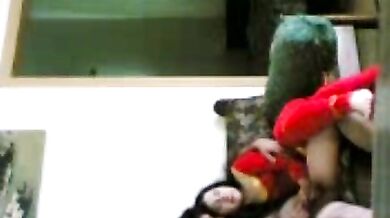 Admi ne apne dost ki biwi usi ke ghar mein chodi