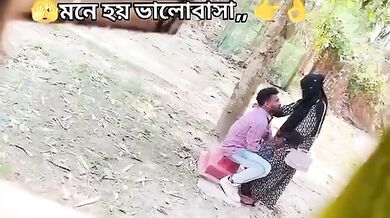 Burke ke andar hath dalkar ki chut me ungali