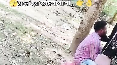 Burke ke andar hath dalkar ki chut me ungali