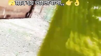 Burke ke andar hath dalkar ki chut me ungali